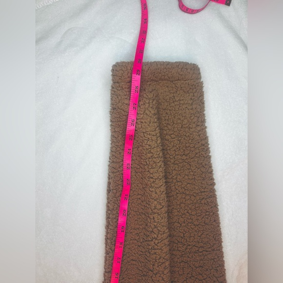 SKIMS Teddy Sherpa Fleece Jogger Pants, Desert Tan Brown, Medium M, Cozy & Warm - Picture 9 of 9